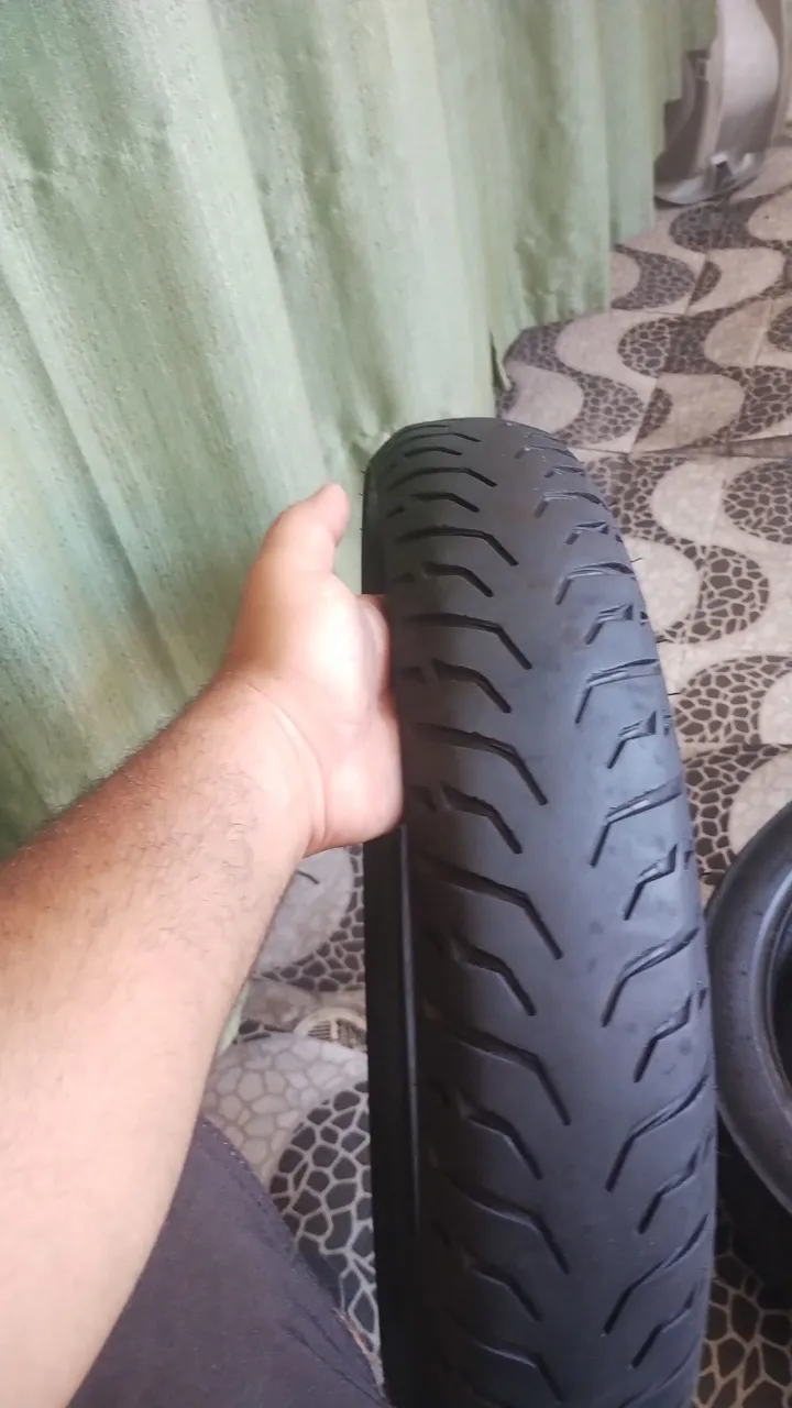 Vendo um pneu
