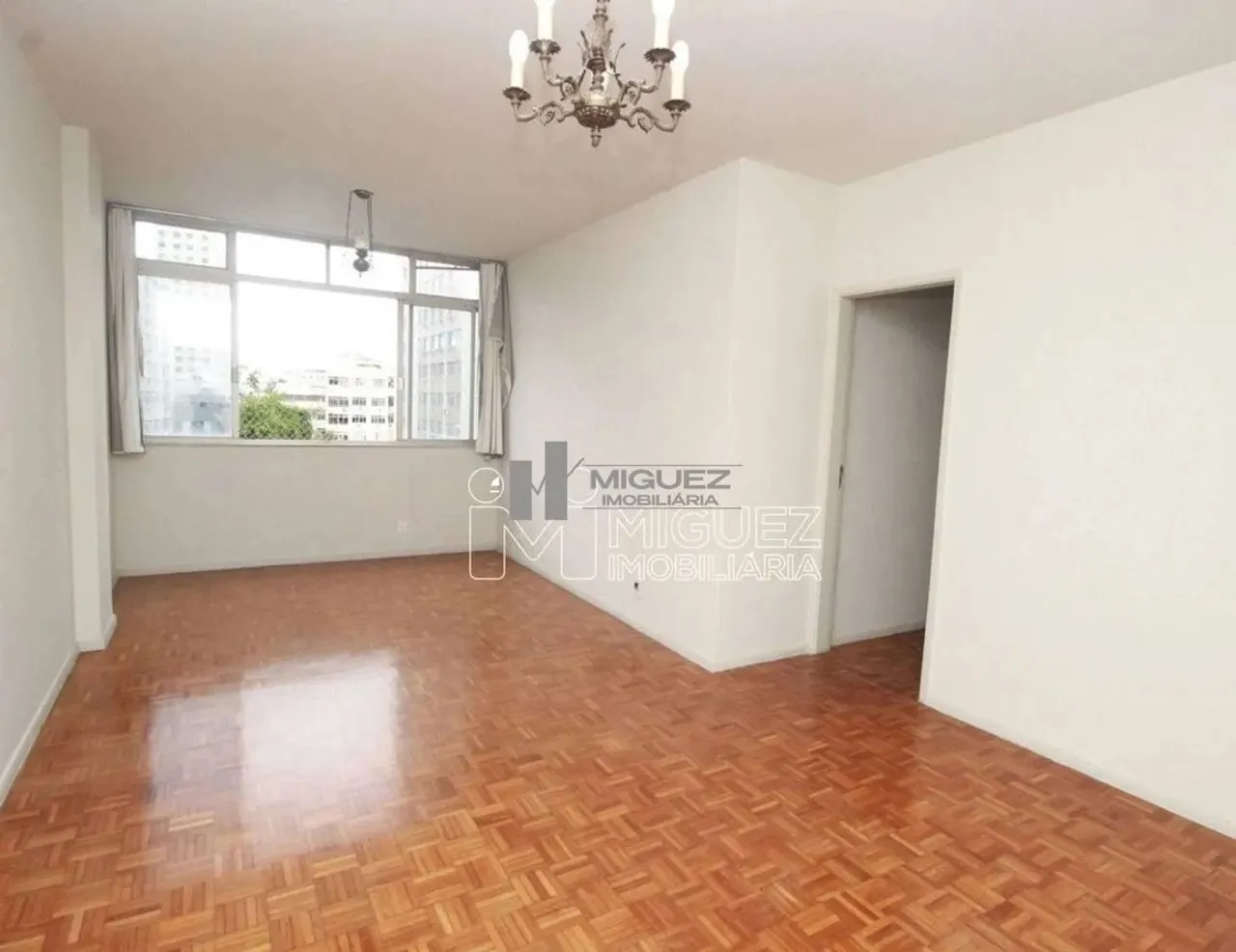 Miguez Imobiliária aluga - Rua Andrade Neves - Sala, 3 quartos sendo 1 suíte, 1 banheiro s