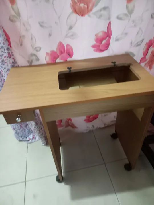 Mesa de Costura com Gaveta