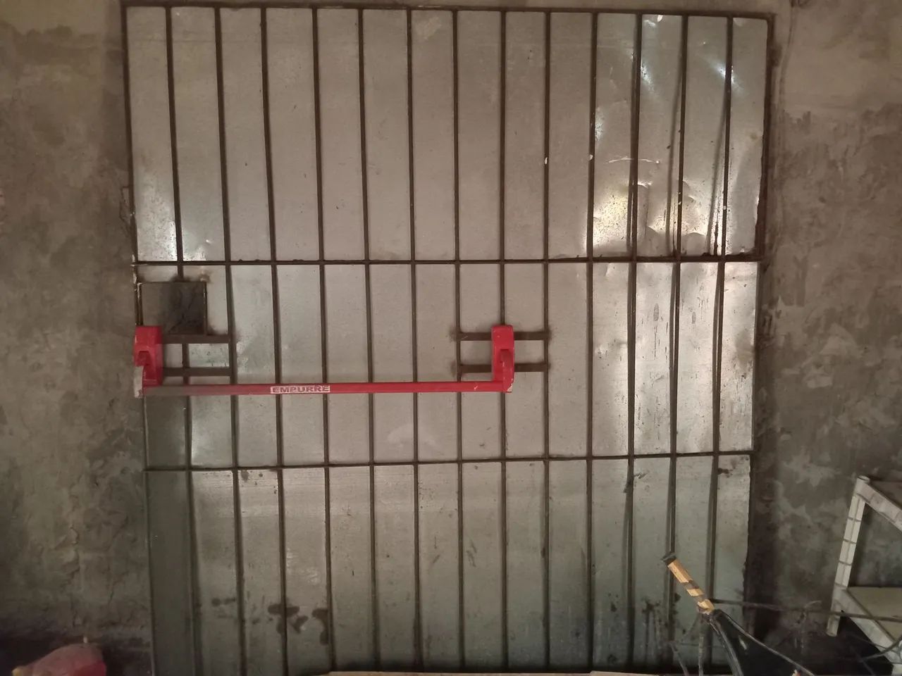 Portão64520835842818121