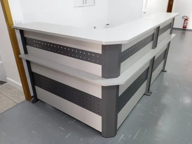 Balcão p/ recepção em MDF Cinza 110 cm x 220 cm x 140 cm