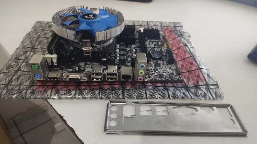 Kit Placa Mãe - Processador Amd Fx-4100 3.60/3.80ghz 4/4 95w Am3+ 4 núcleos e 4 threads 8g