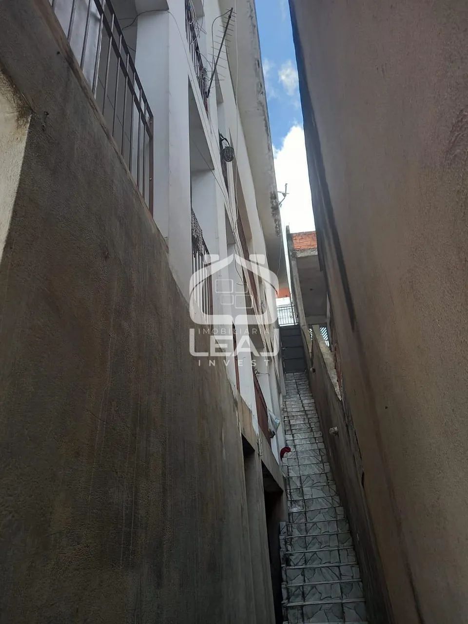 Prédio com 12 kitnets, 1 apto de 2 dormitórios, 1 salão e 1 casa à venda, para investiment - Foto 5