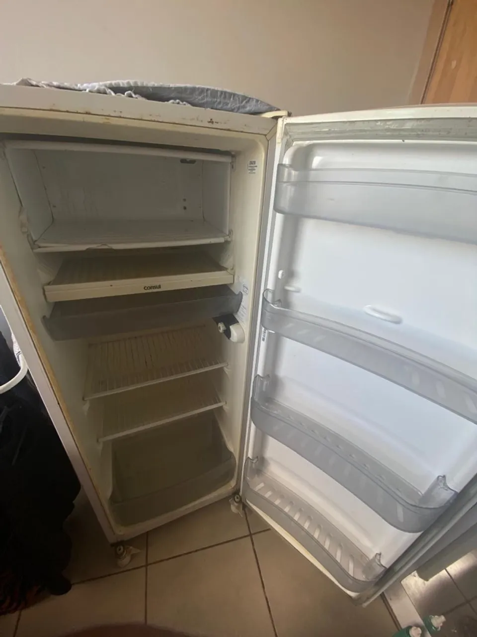 Geladeira Consul - Ótimo estado e preço imperdível!