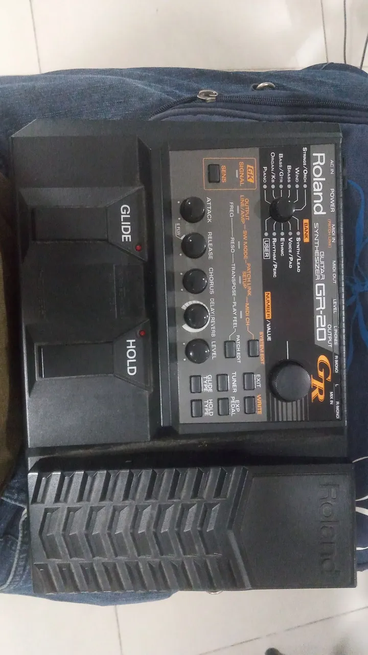 Roland GR-20 Guitar Synthesizer