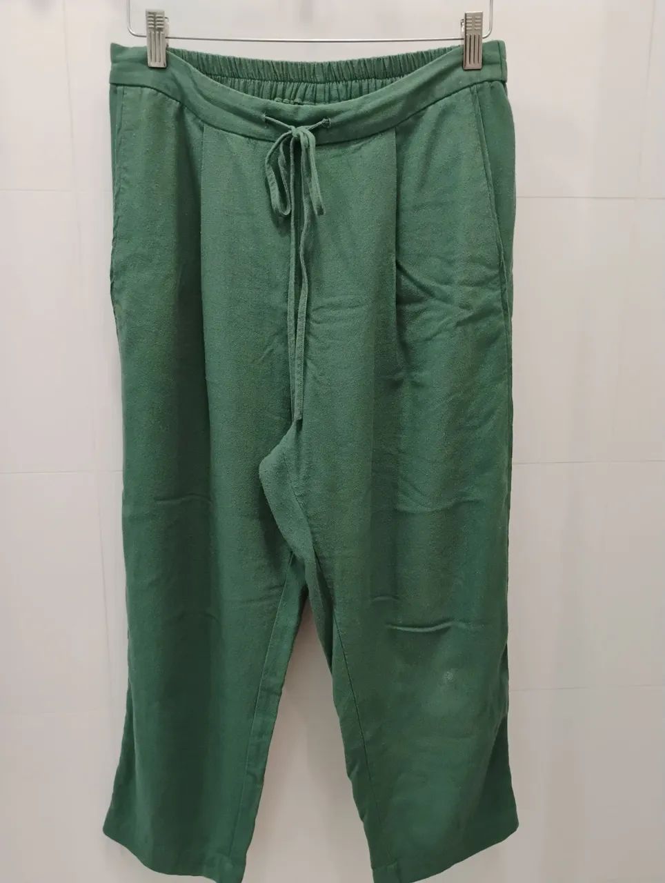 Calça Pantacourt verde bandeira