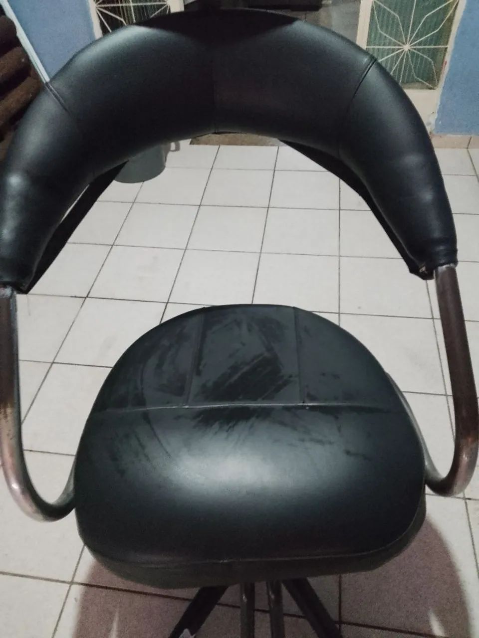 Vendo cadeira de barbearia barato  - Foto 2