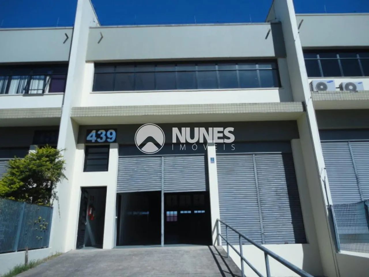 ARMAZÉM COMERCIAL / INDUSTRIAL EM ÓTIMO ESTADO / EXCELENTE LOCALIZAÇÃO E CONSTRUÇÃO