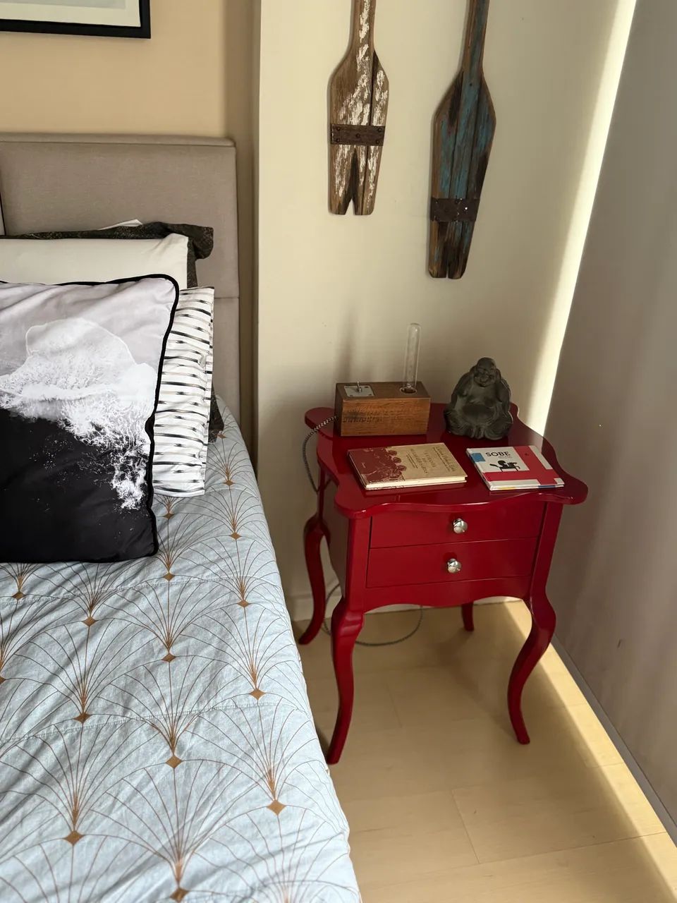 Mesa de cabeceira alta vermelha - Foto 2