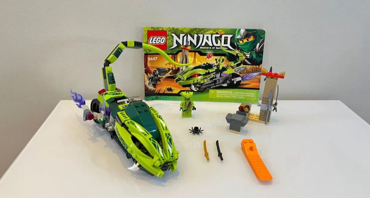 Lego Ninjago: A Motorizada que Morde de Lasha - Brinquedos e Jogos