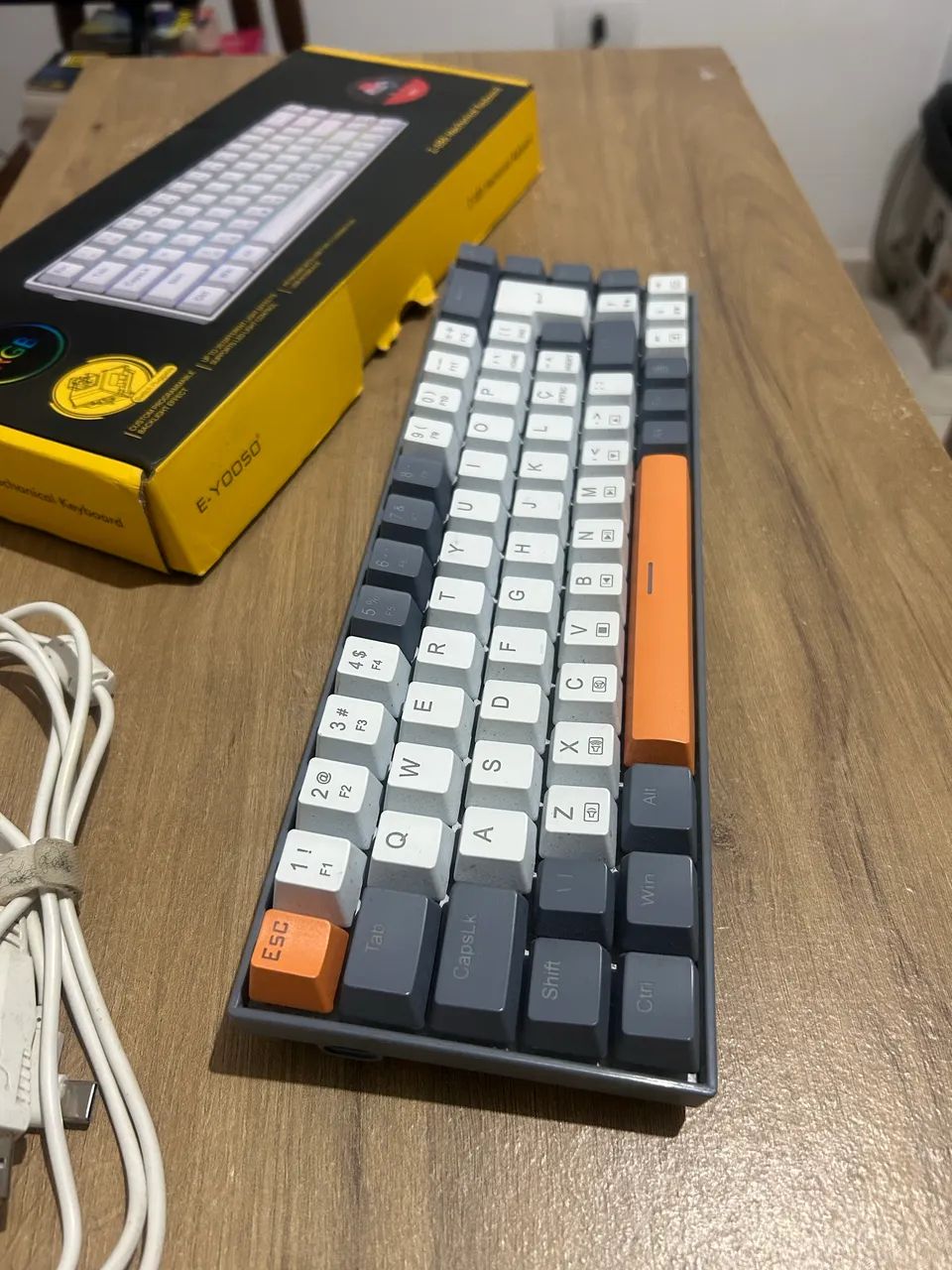 Teclado mecânico E-YOOSO Z- 686