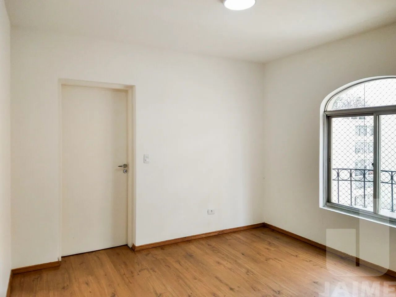 Flat com 1 quarto e 1 vaga em Santa Cecilia