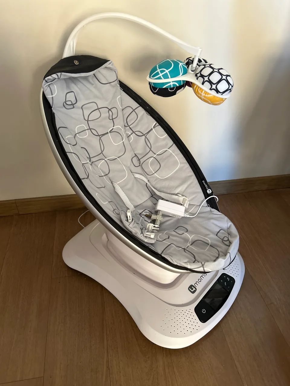 Cadeira de balanço 4 moms