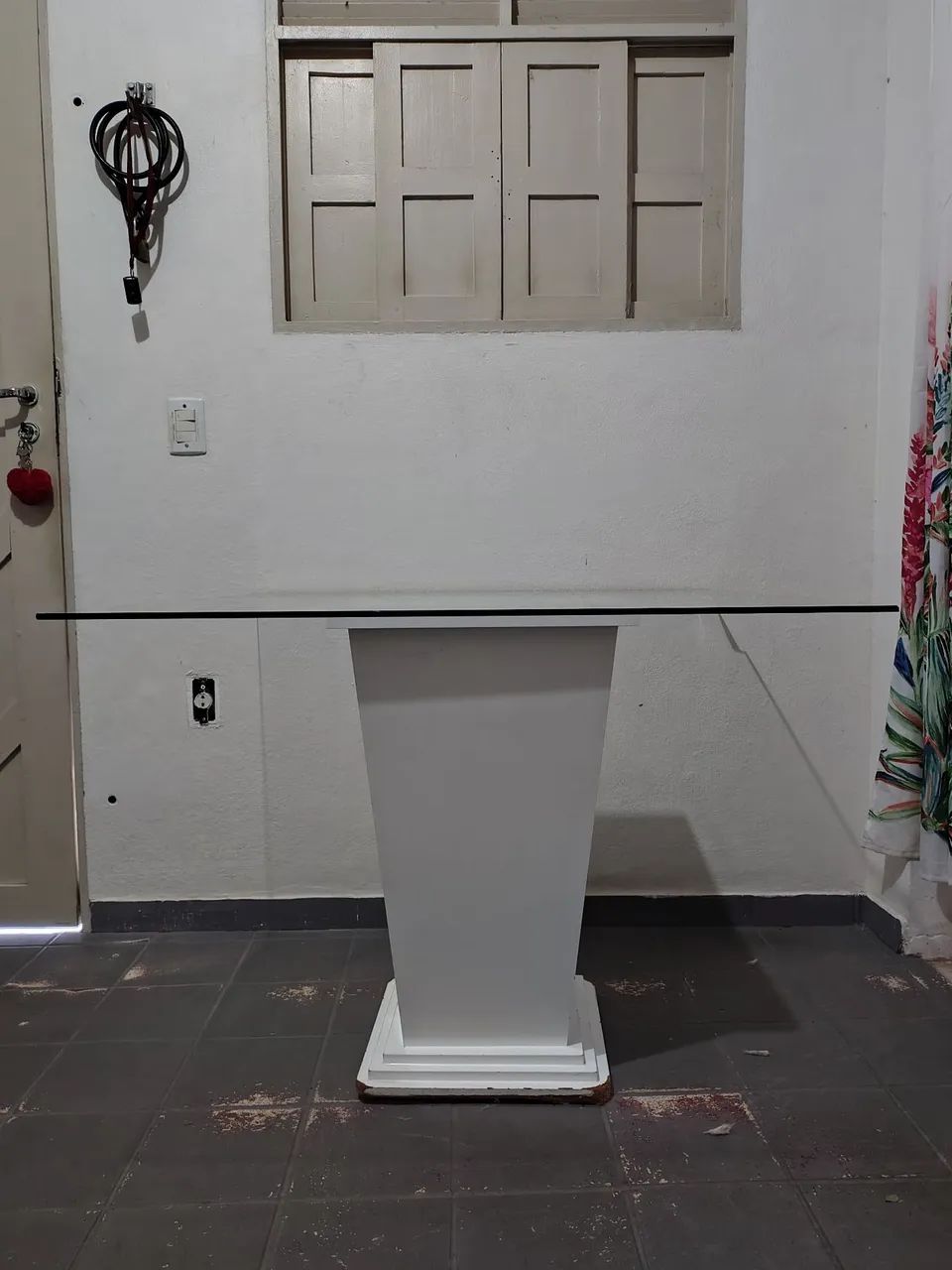 Mesa com tampo de vidro 