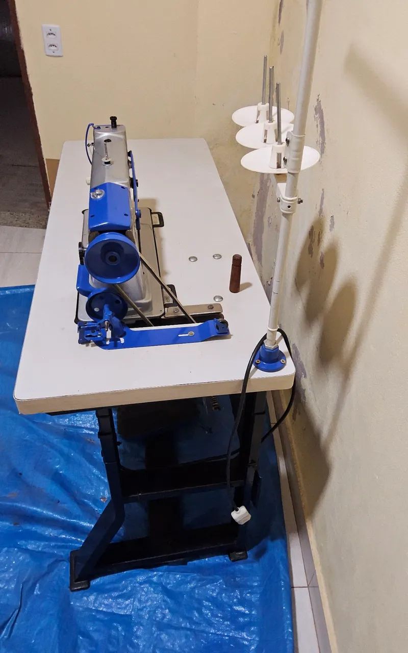 Vendo máquina de costura industrial Singer - Foto 4