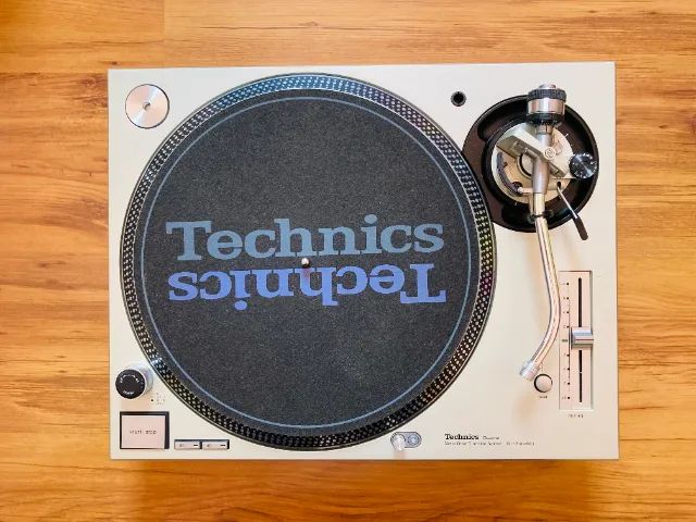 Toca discos Technics SL 1200 MK3D