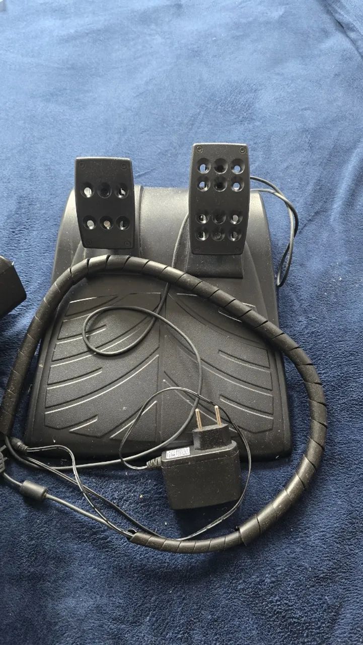 Volante Logitech GT Force Feedback. 900º com pedal e cambio. - Foto 3