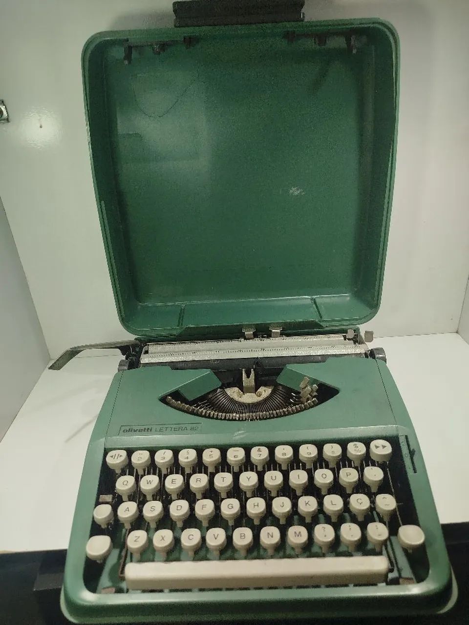  máquina de datilografia Olivetti Lettera 82.