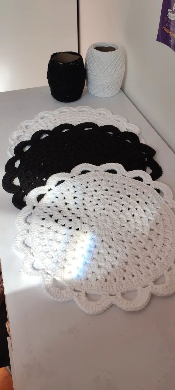 Kit 3 Sousplat/Toalha de crochê - cores preto e branco - Foto 4
