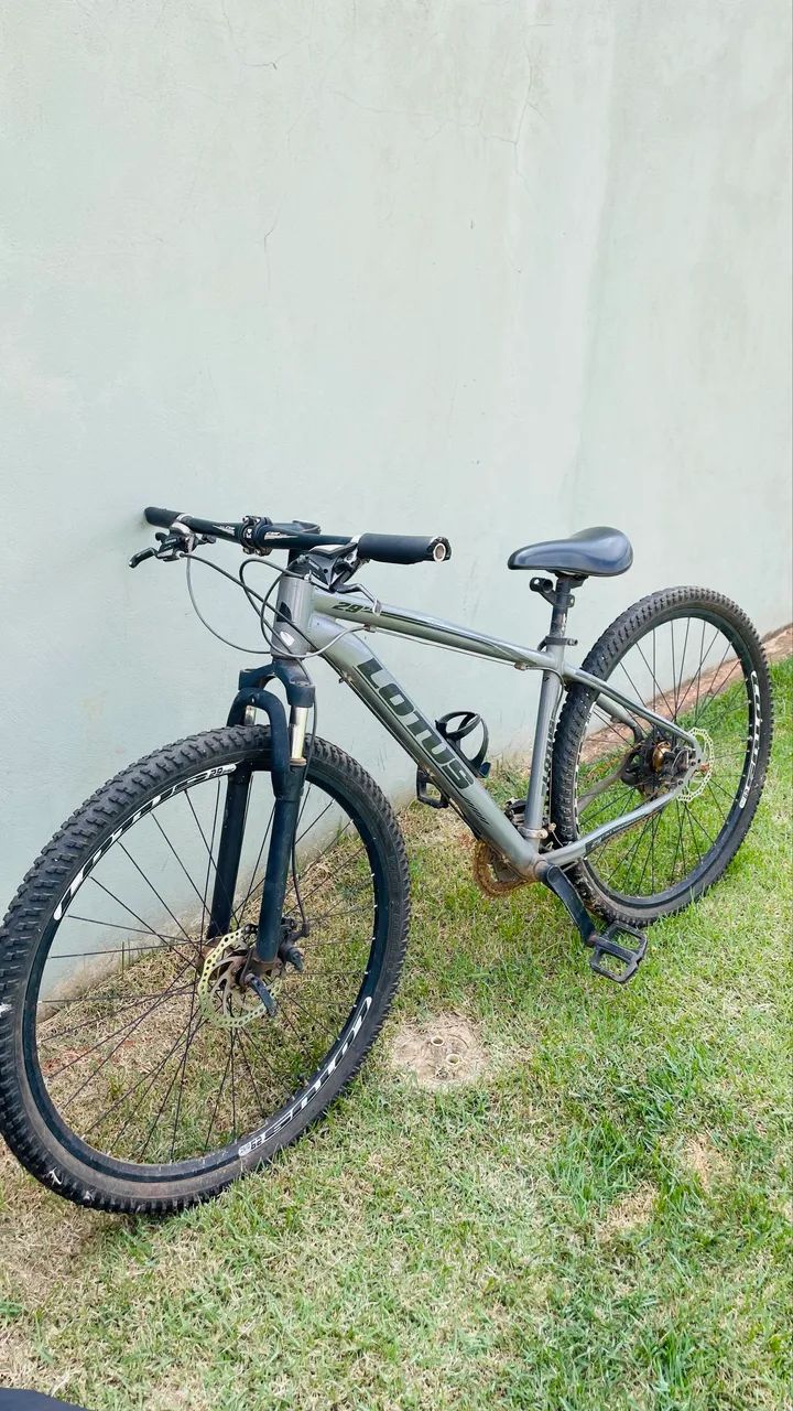 VENDE-se BICICLETA ARO 29 LÓTUS  - Foto 2