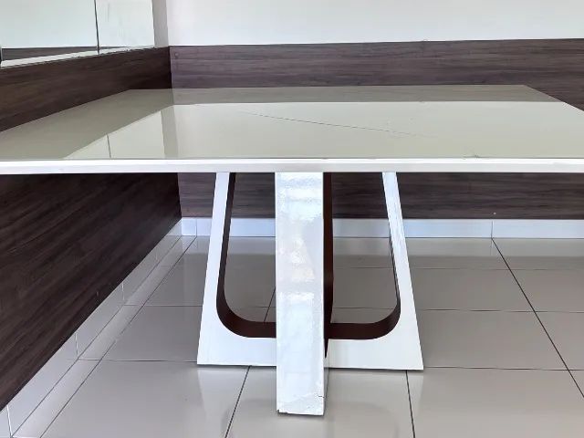 Mesa de jantar quadrada