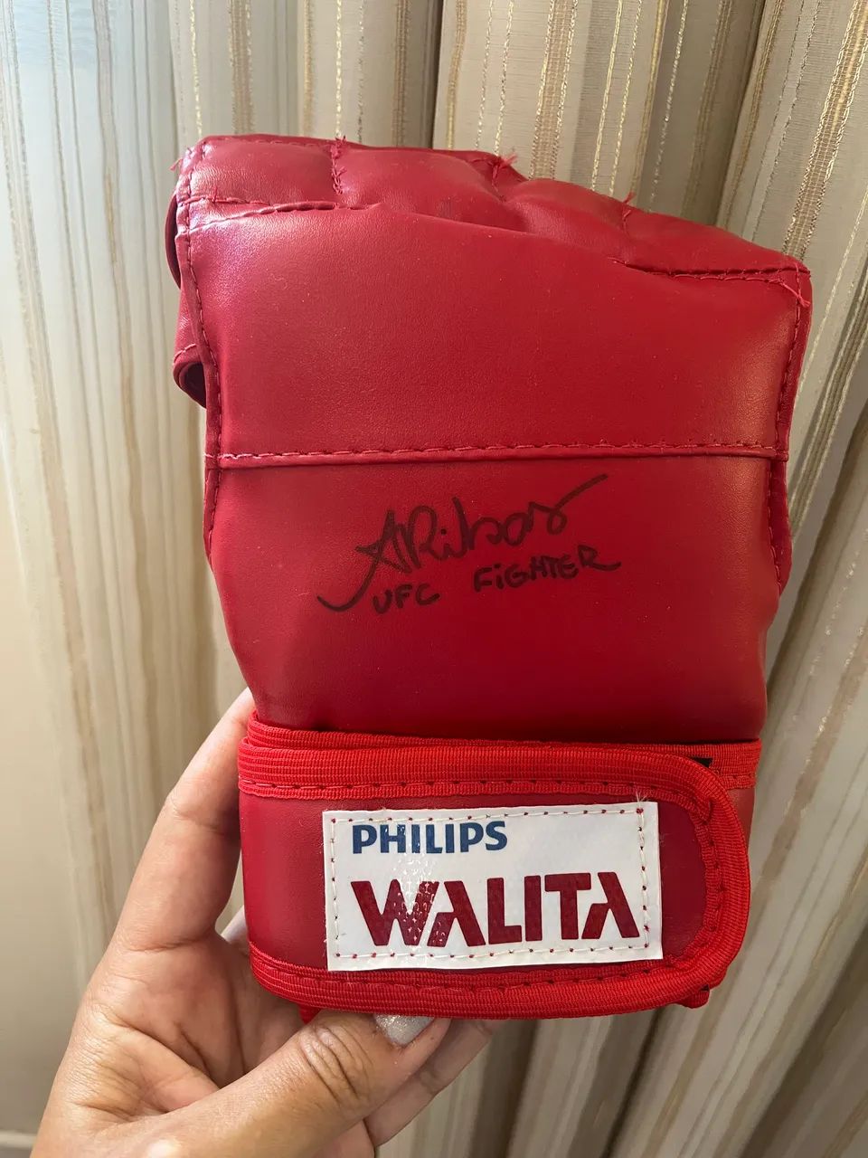 Luva de UFC autografada novinha!! - Foto 2