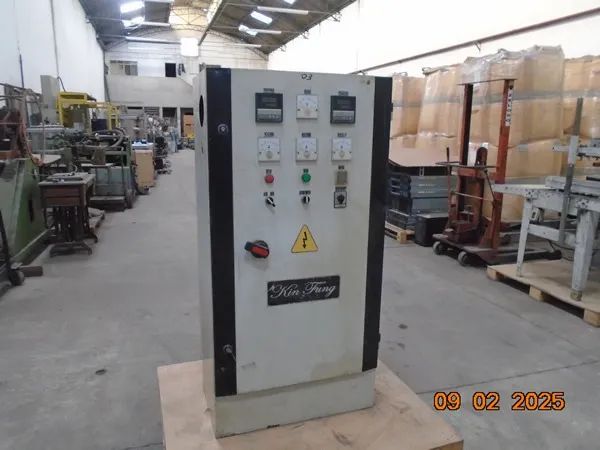 Painel elétrico com componentes - 0364962162682241121