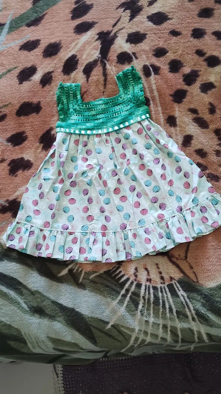 Vestido com pala de crochê 
