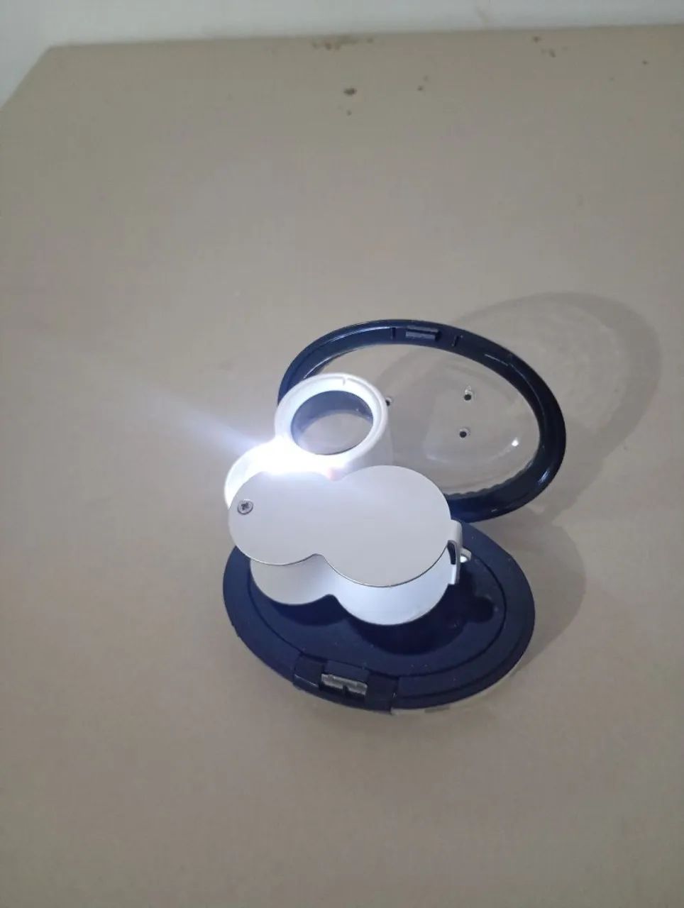 Lupa ? com luz de led nova - Foto 2
