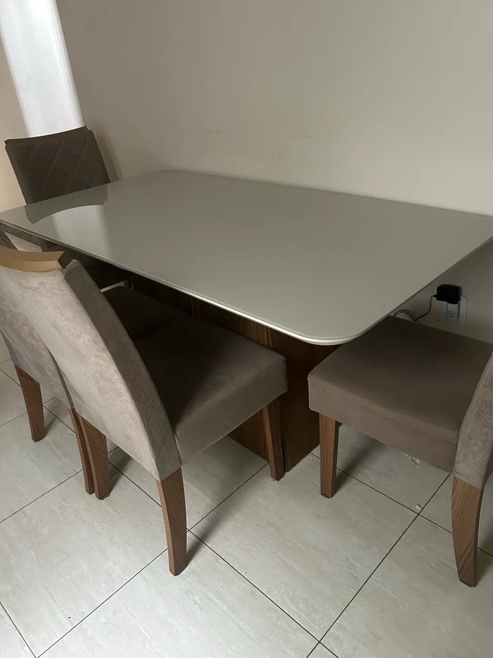 Mesa jantar 6 cadeiras com tampo de vidro branco lapidado