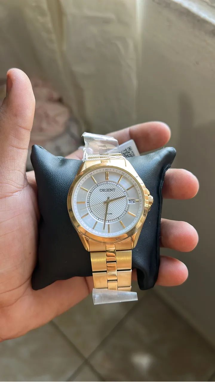 Relógio orient dourado com fundo branco  - Foto 2