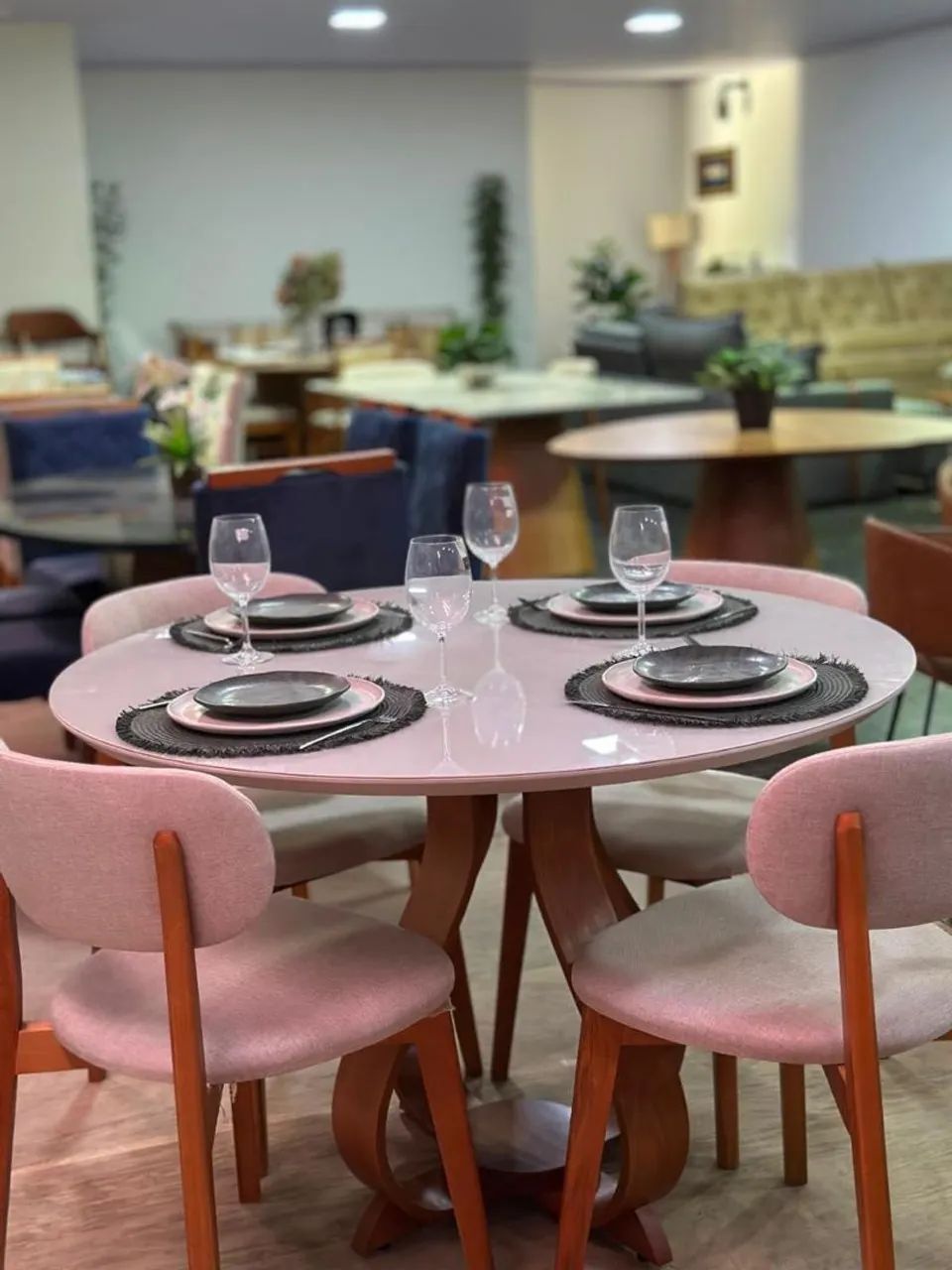 Mesa de Jantar redonda 1.20m com 4 cadeiras  - Foto 2