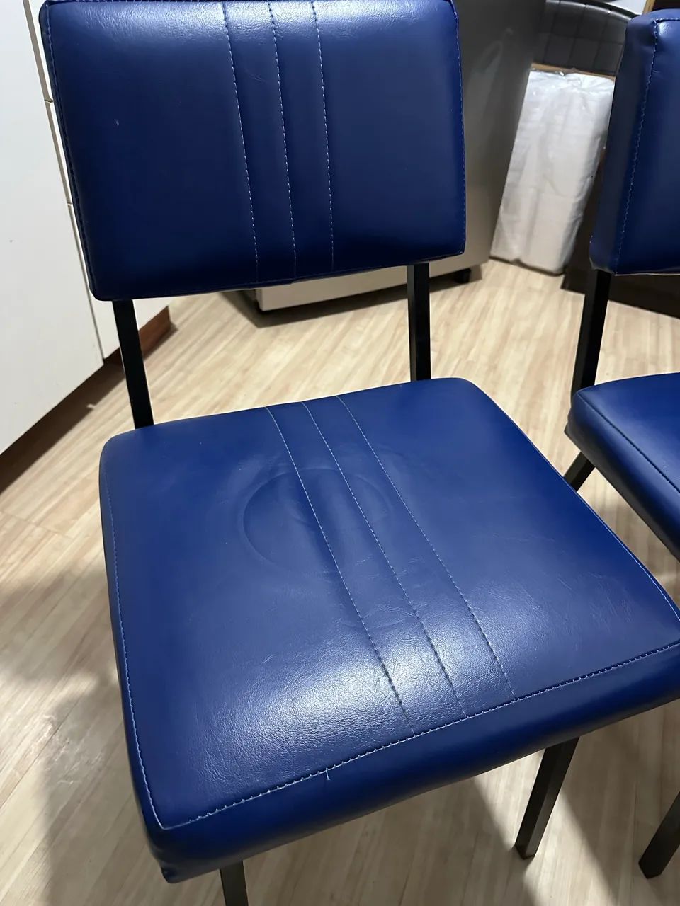 Cadeiras azul marinho  - Foto 4