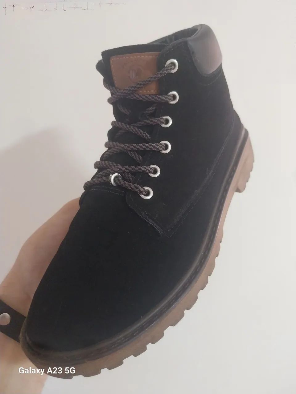 Bota casual infantil. 