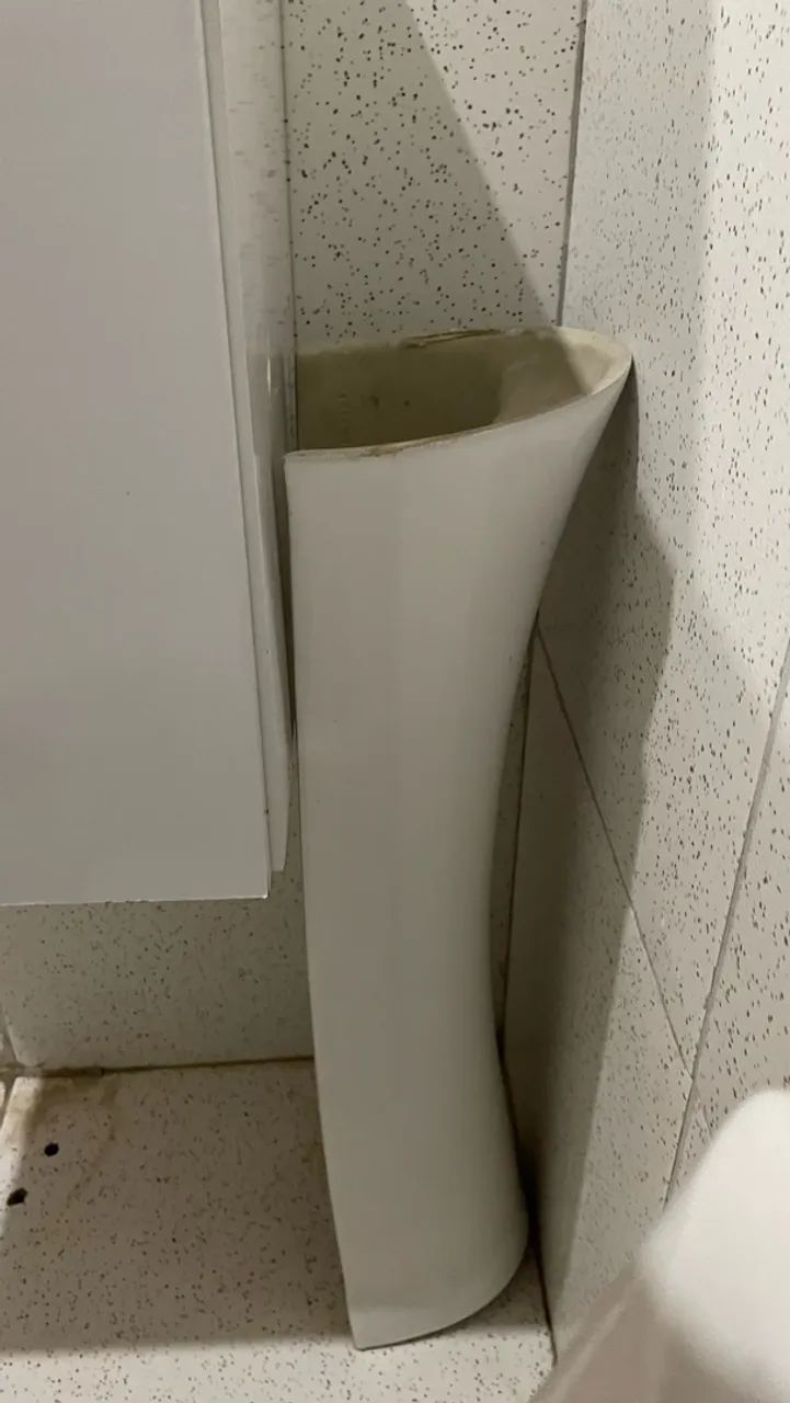 Pia de banheiro com dispensa 