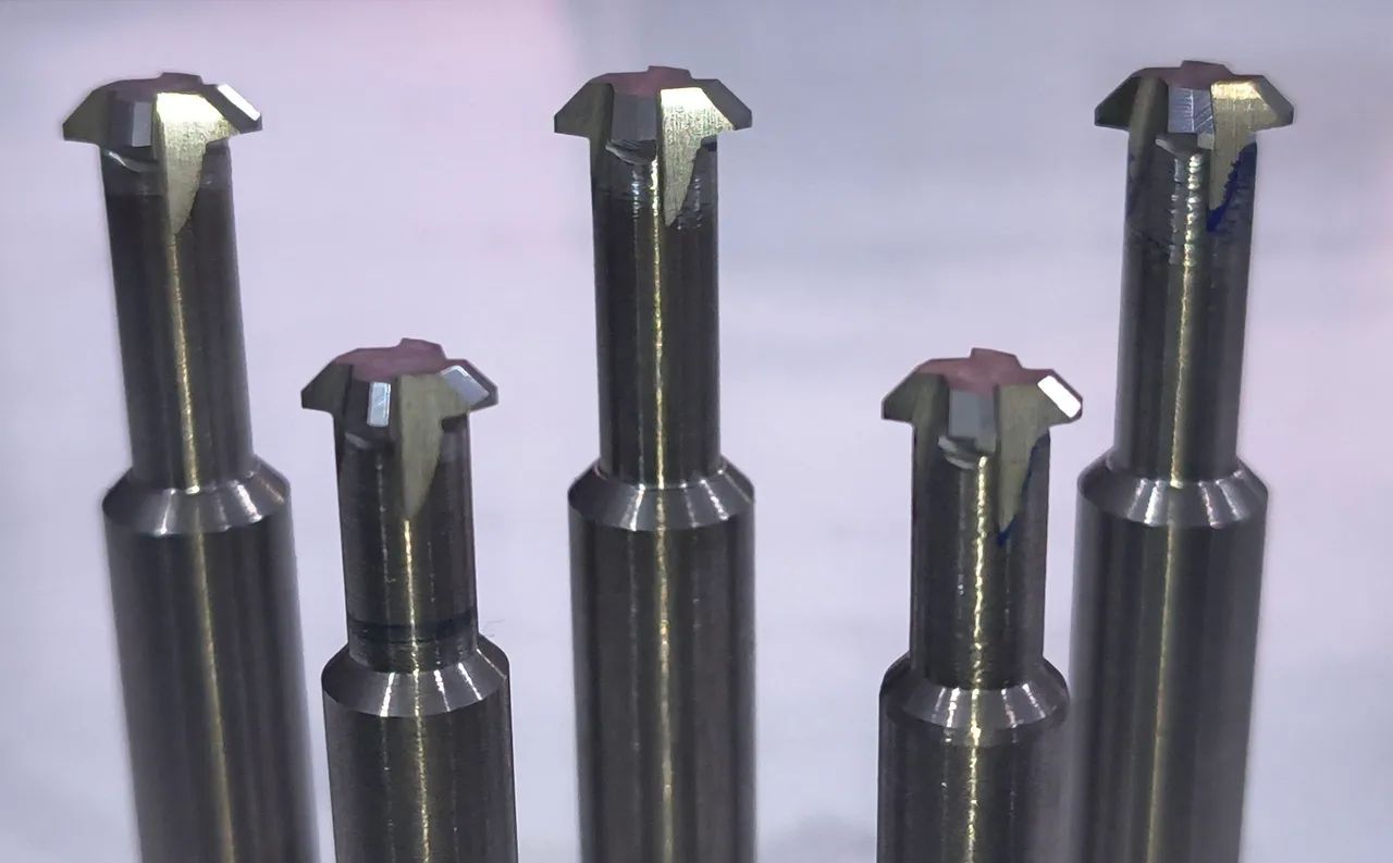 Woodruf Milling Cutter for Neck Mold in MDI