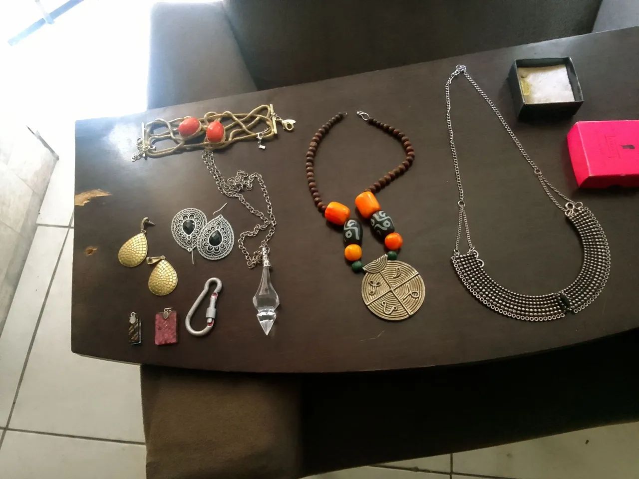 Conjunto de acessórios: colares brincos e pulseira - Foto 5