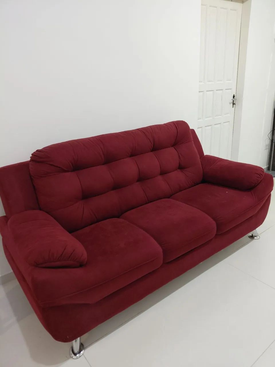 Sofá 3 lugares (comp.1.90 m larg 0.80 m )