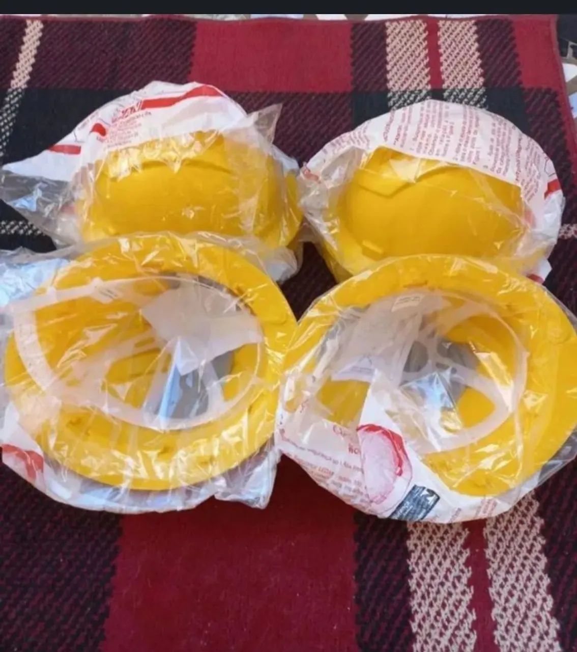 Vendo esses capacetes novos com 10 capacetes $100