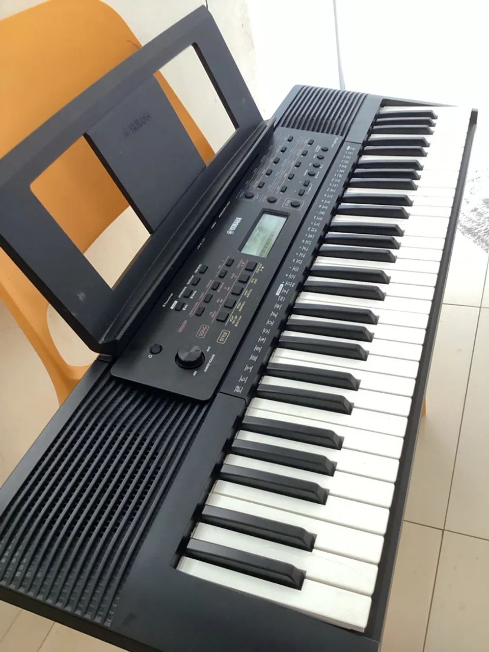 Teclado Yamaha PSR E273 - Foto 2