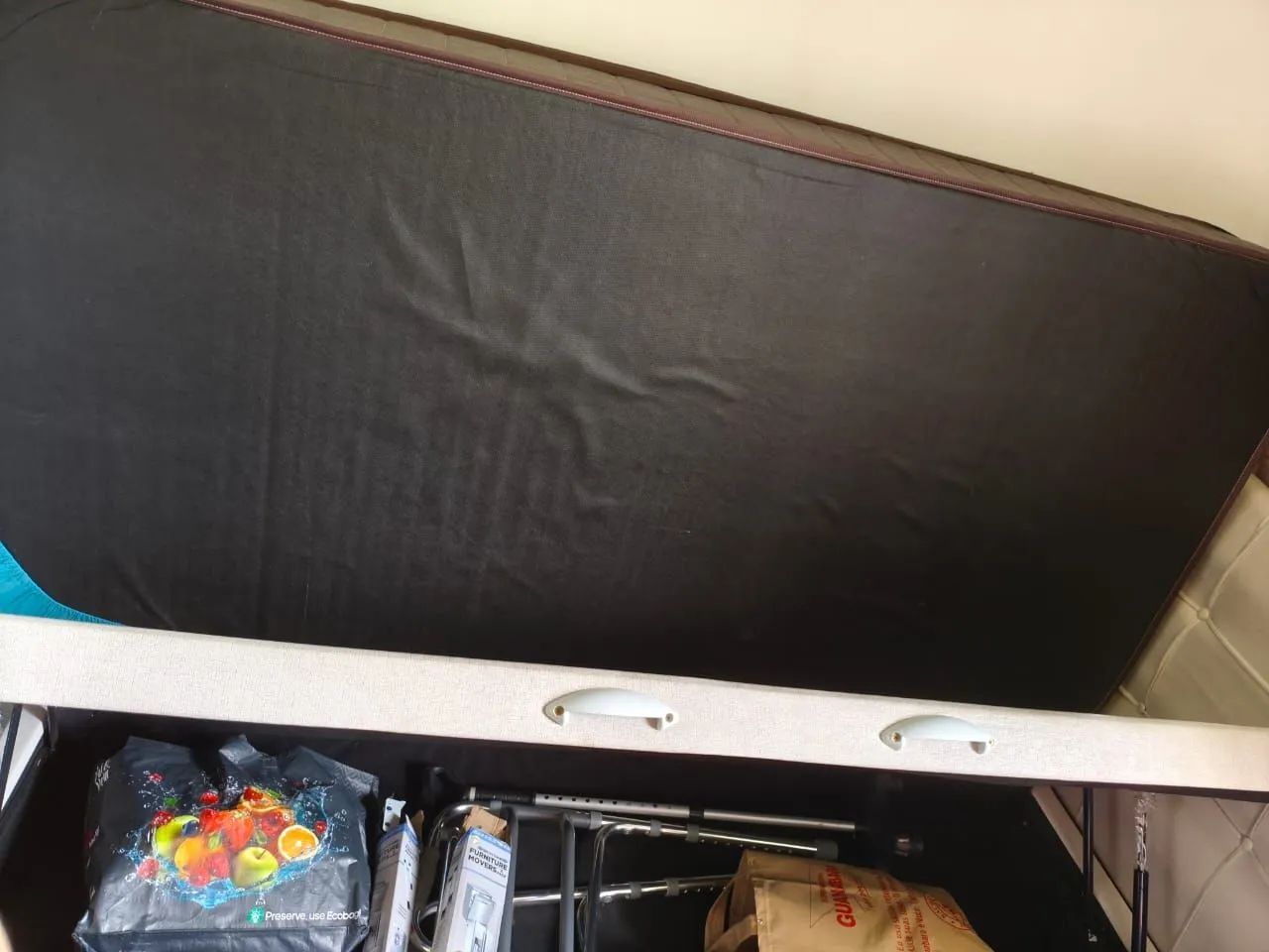 Vendo cama de solteiro noce 1 mês de uso  e ela vai com a cabeceira  - Foto 2