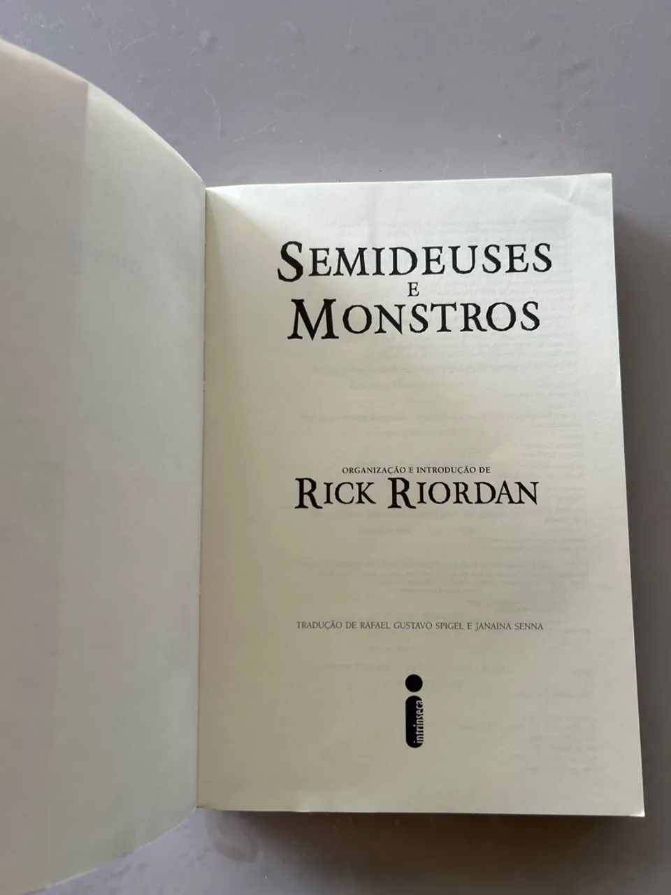 Livro SEMIDEUSES E MONSTROS - Foto 2