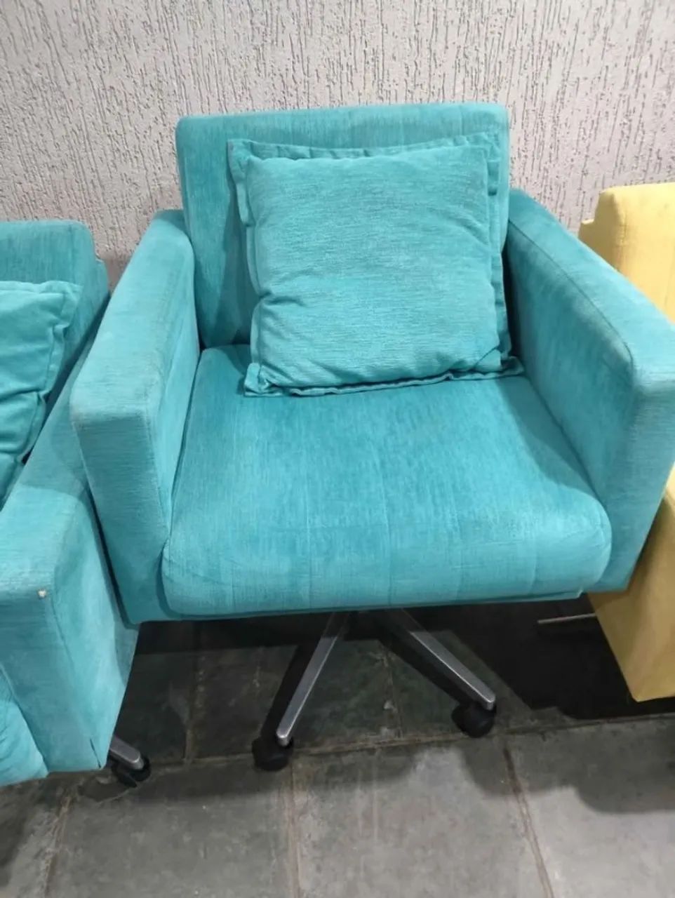 Poltronas coloridas - Foto 2
