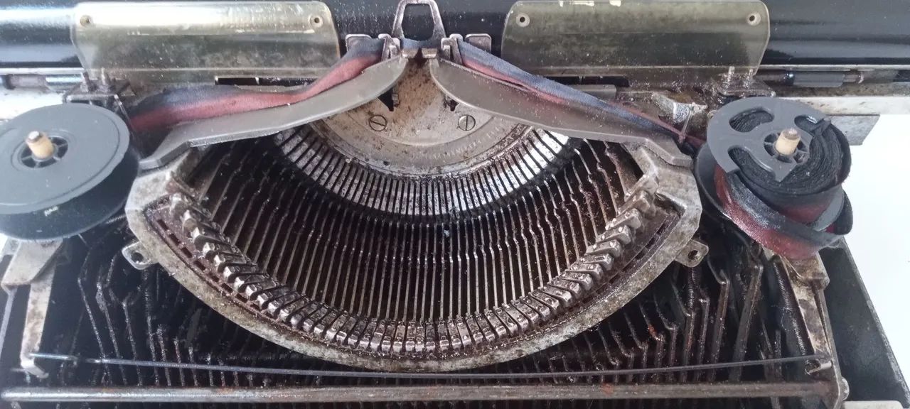 Máquina de datilografia Olivete 98'