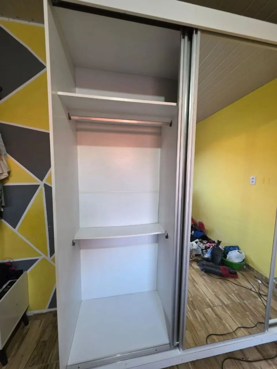 Guarda-roupa 3 portas com espelho - Foto 3