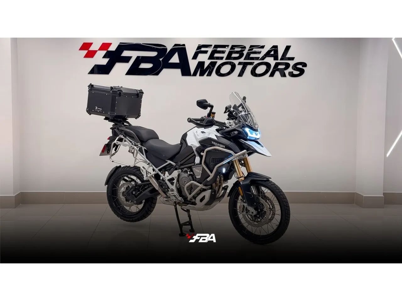 Explorer Rally 1200 Triumph まとめ売り STRYPER TIGERTAILZ ARCHER LAURENCE 2022 OLX | 1448261905 - 洋楽