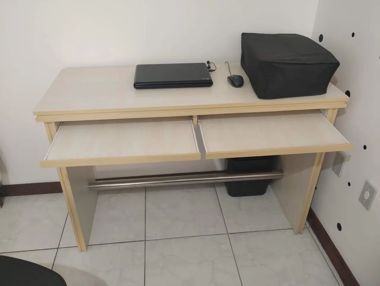 Mesa de escritório de madeira 