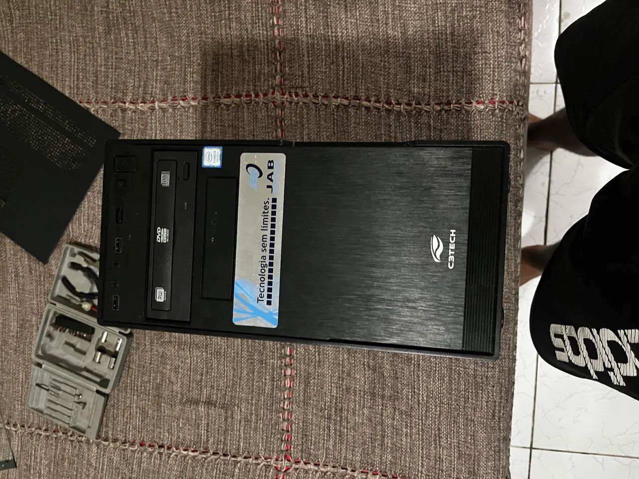 Gabinete de escritório com fonte bivolt 230w e leitor de dvd