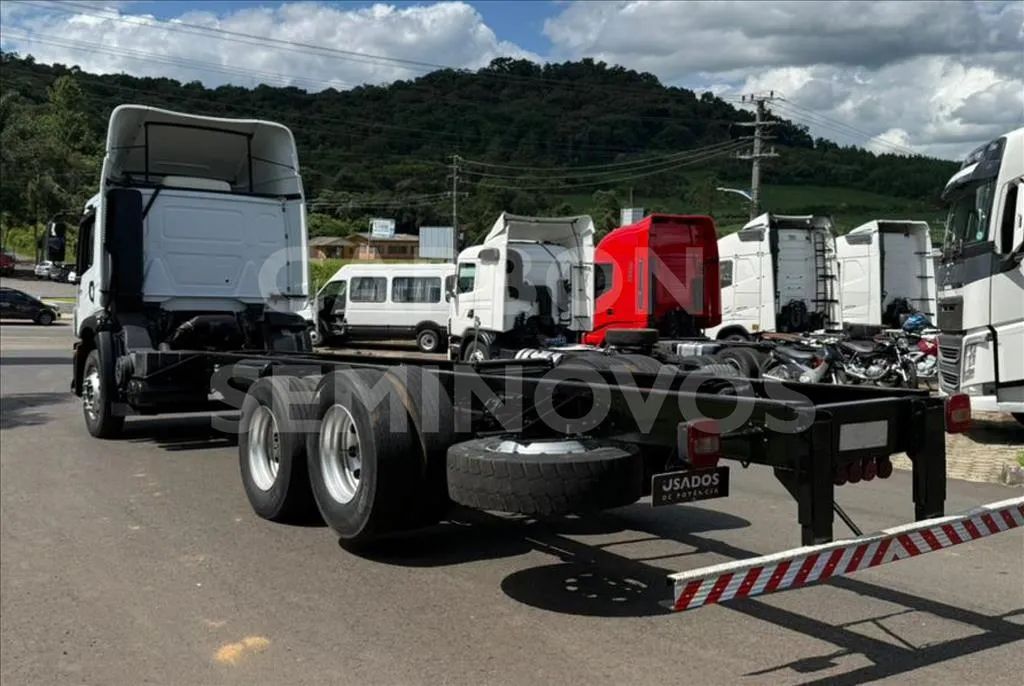 VW 24.280 CONSTELLATION 6X2 - Foto 6