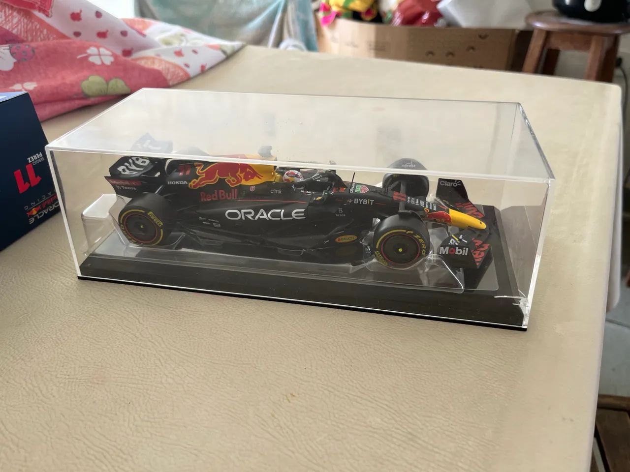 Carro Red bull Perez 1/24 Bburago - Foto 3